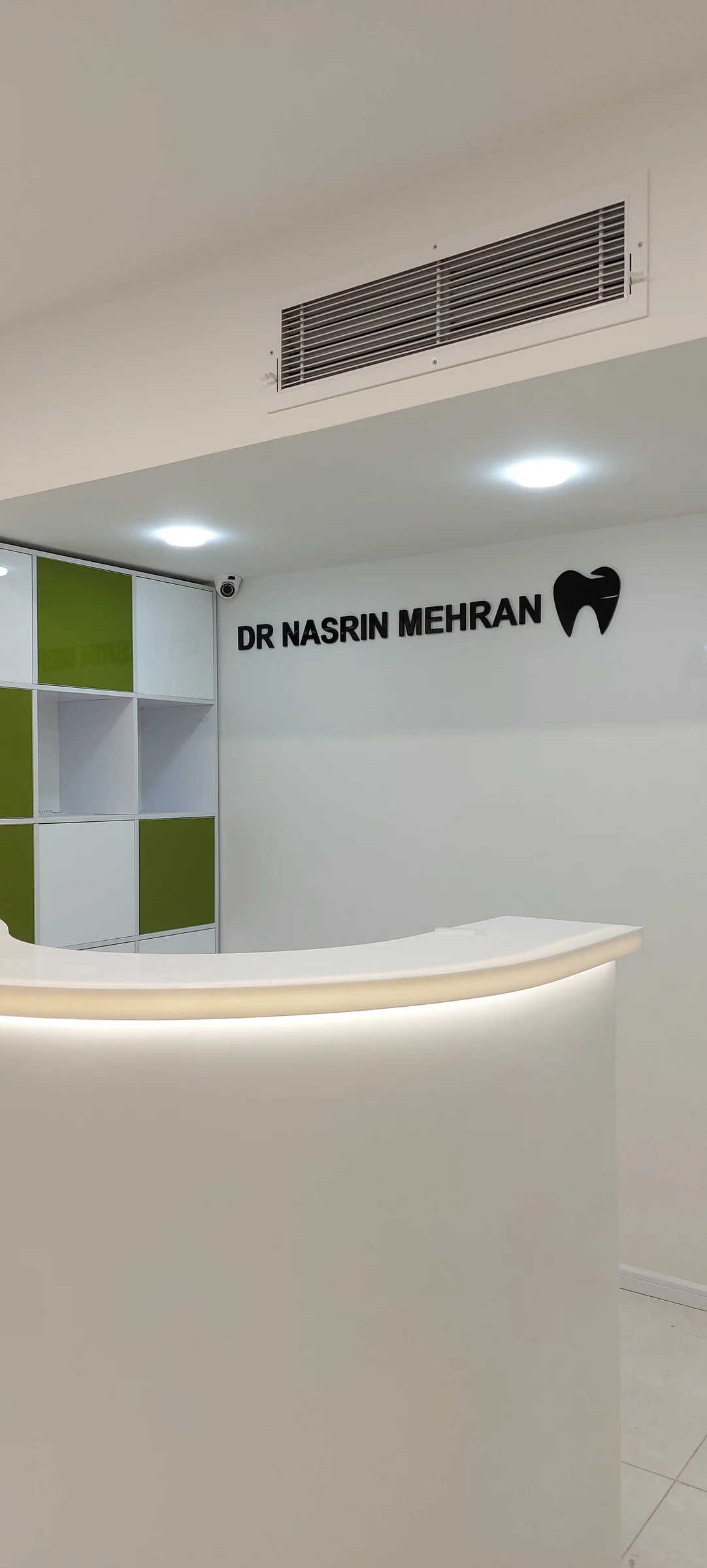 پذیرش کلینیک دندان‌پزشکی